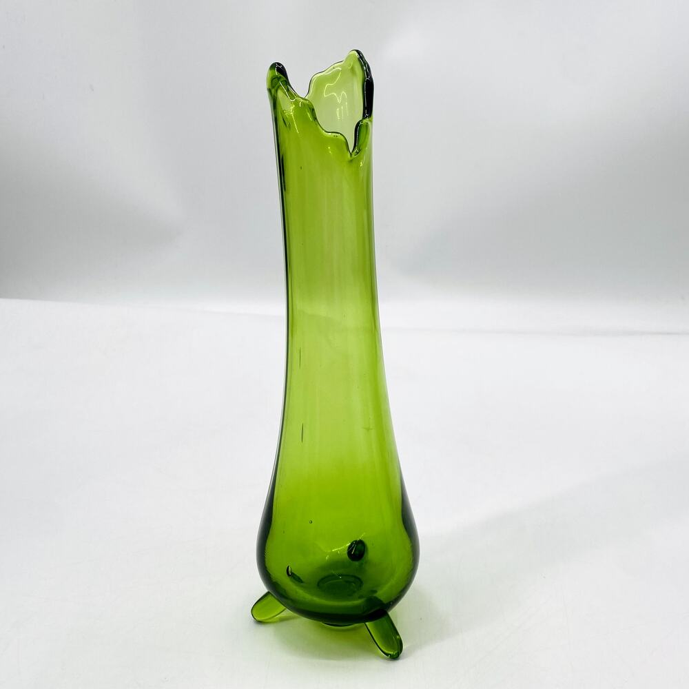 LE Smith smooth 3 Toe Swung Vase Avocado Green Glass Mid Century Vantage